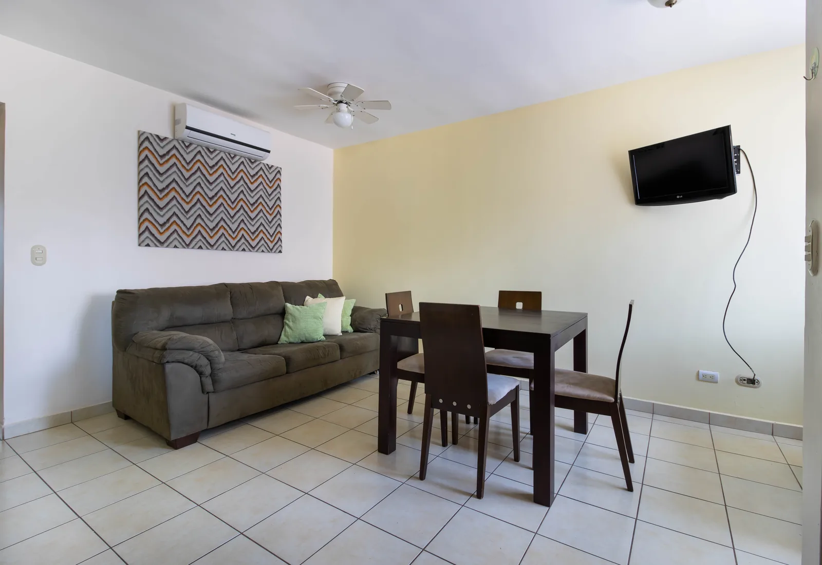 Living area at Aquamarine 7